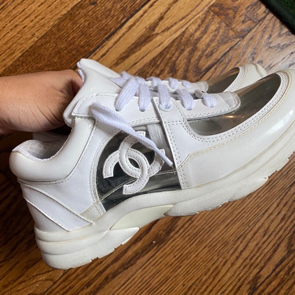 Cc logo size white sneakers